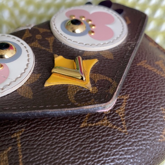 Louis Vuitton Monogram LovelyBird Victorine Wallet - Picture 15 of 15